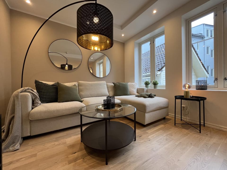 Bed, Living room, Seating area