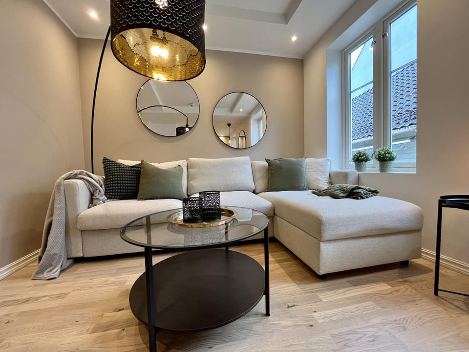 Bed, Photo of the whole room, Seating area