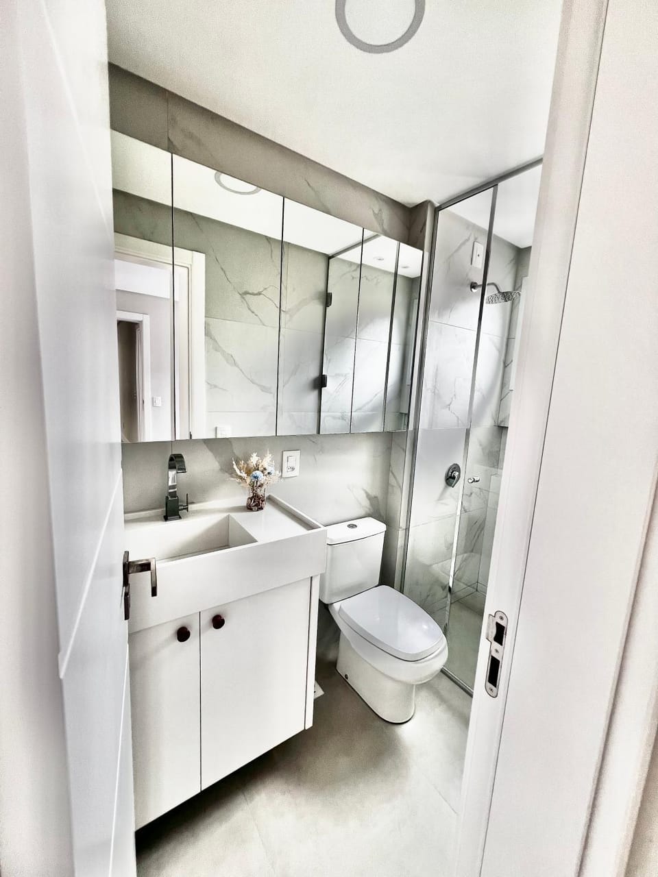 Shower, Toilet