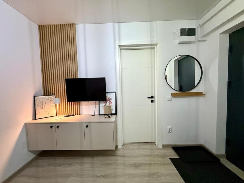 Peaceful Copou Retreat, Sunrise & Garden View, All NEW, aer conditionat, SmartTV Apartment in Romania