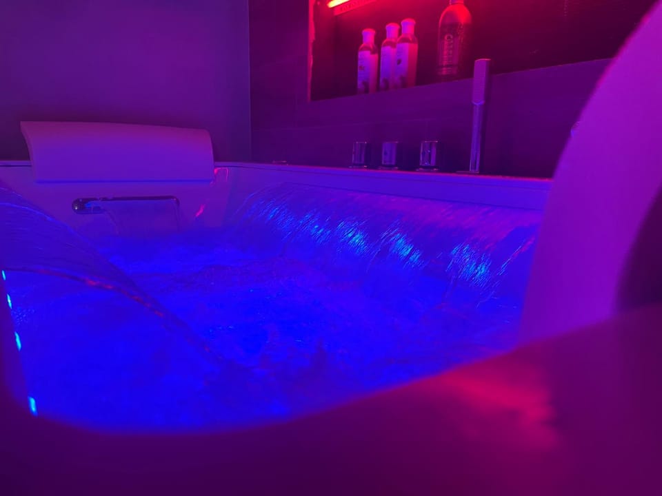 Hot Tub, Hot Tub, Bath