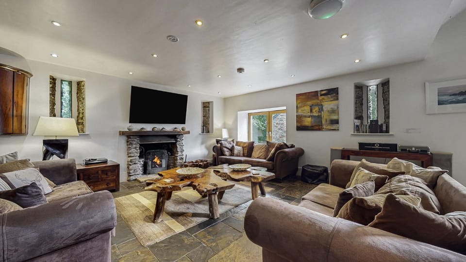Communal lounge/ TV room, Living room