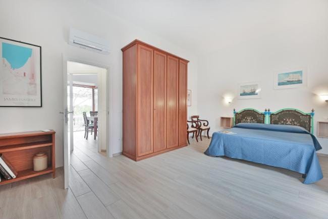 Bed, Photo of the whole room, Bedroom, wardrobe, air conditioner