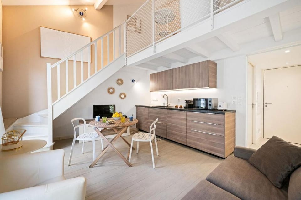 LA VILLA CARLA Studio Zone piétonne Centre Climatisation Apartment in Menton