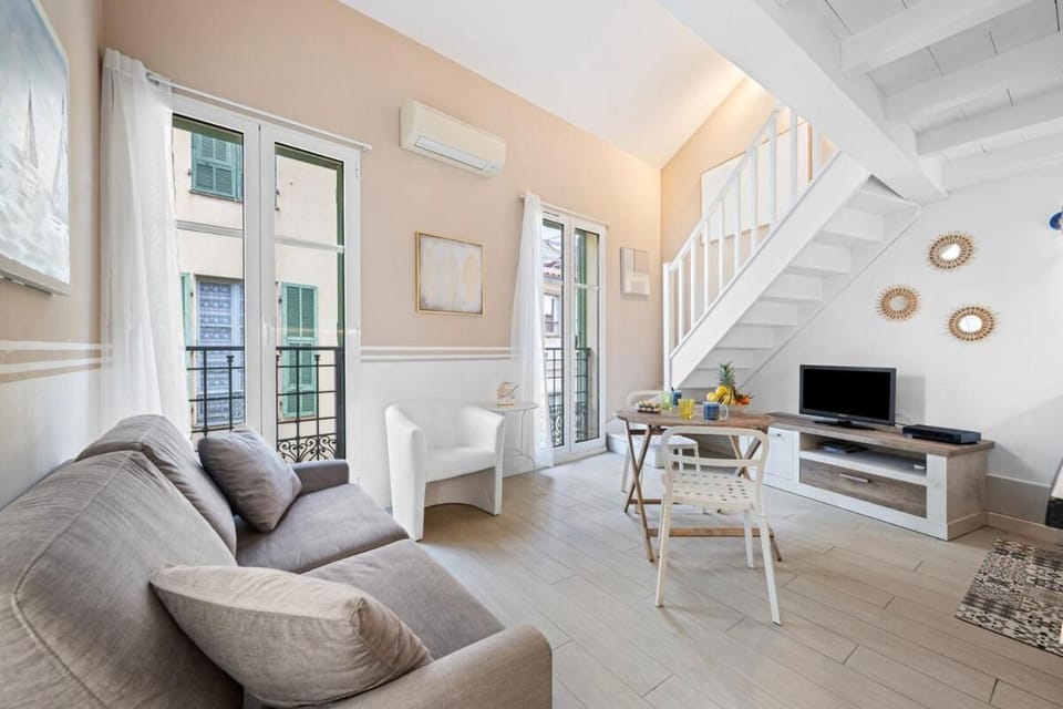 VILLA CARLA appartement central zone piétonne clim House in Menton