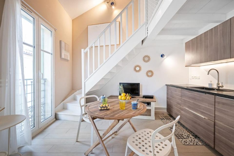 VILLA CARLA appartement central zone piétonne clim House in Menton