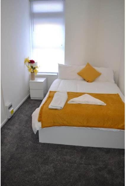 Modern and Spacious 6 bed-Home on Stapleton Road- Ideal for contractors and work stays Apartment in Bristol