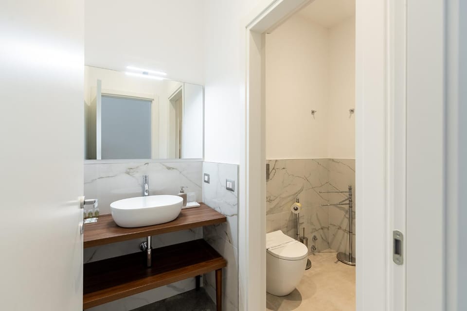 Shower, Toilet, Bathroom, towels