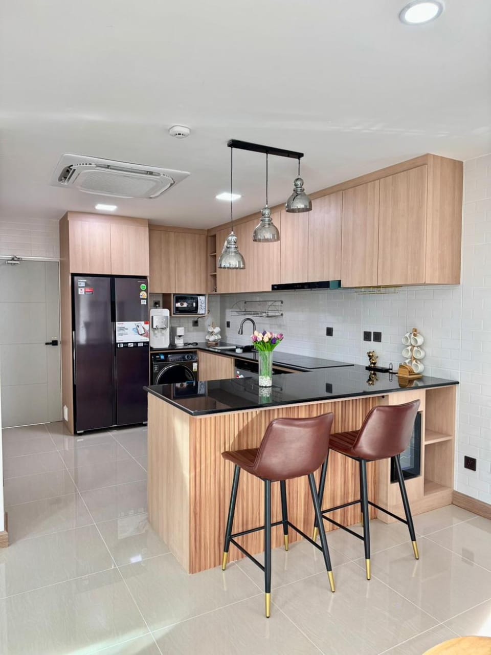 Dining area, minibar