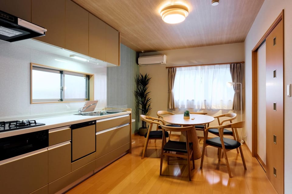 Kitchen or kitchenette, Living room, Seating area, Dining area, stove