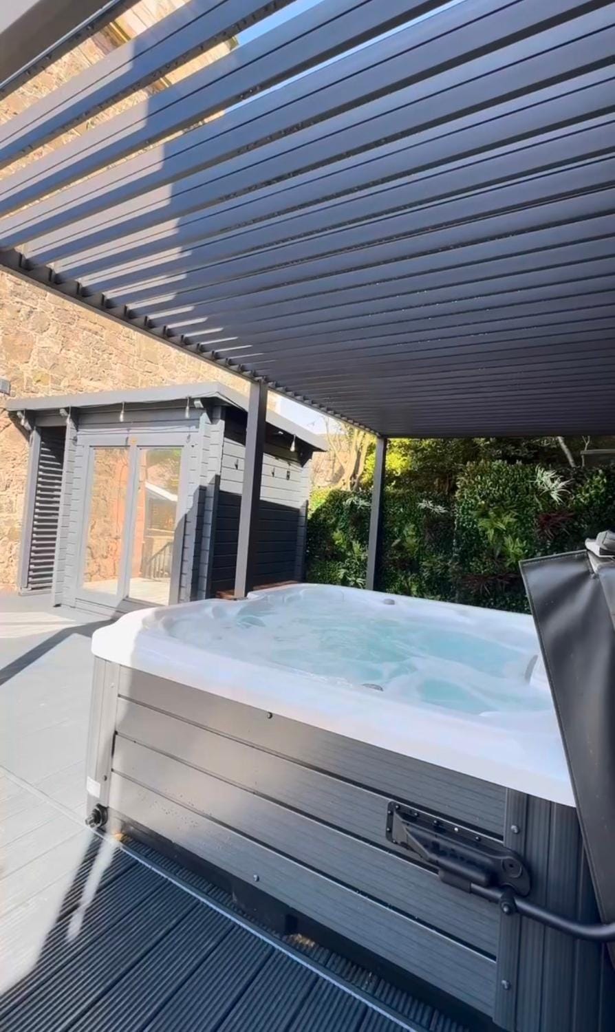Hot Tub, Sauna