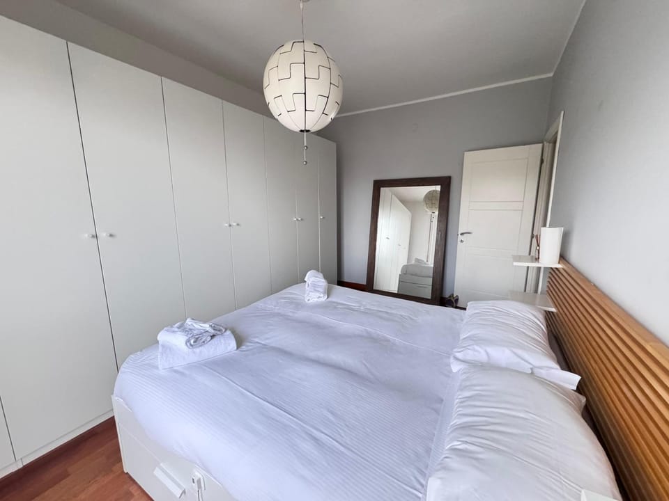 Urban Lodge - 10 Mins CityCenter - Milano Apartment in Milan