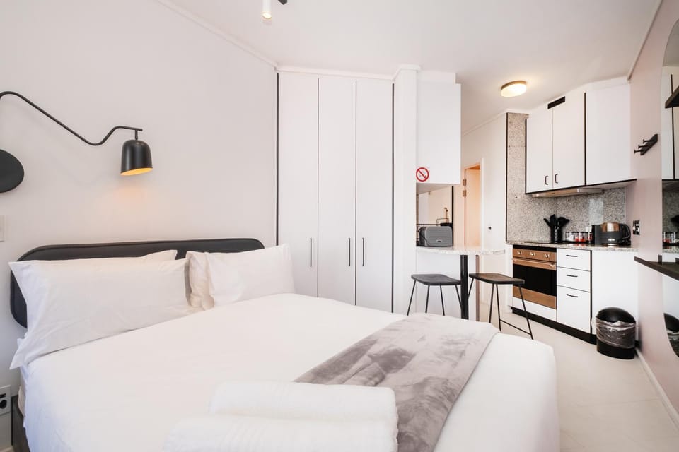 504 The Flamingo - Central Sea Point Apartment with Mountain Views Apartment in Sea Point
