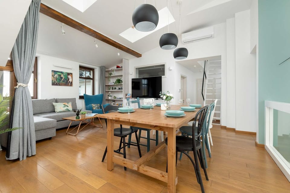 TV and multimedia, Living room, Seating area, Dining area