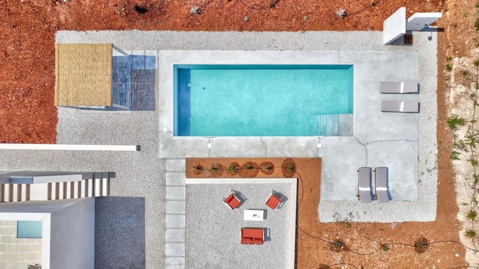 Bird's eye view, Swimming pool