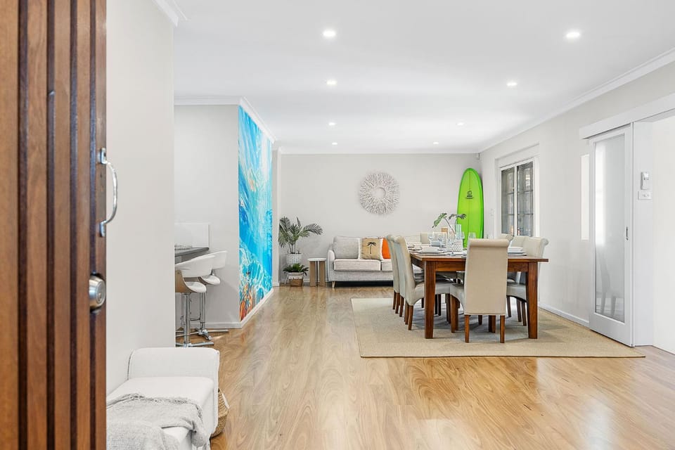 Twin Palms 4BRM Coastal Retreat with Pool & BBQ House in Perth