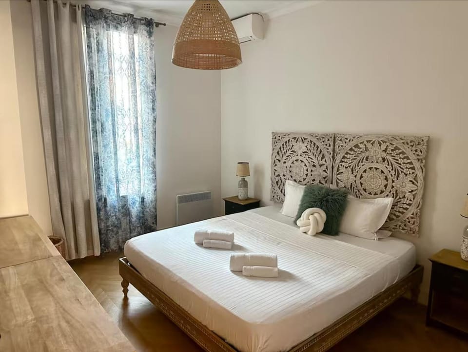 Bed, Bedroom, air conditioner