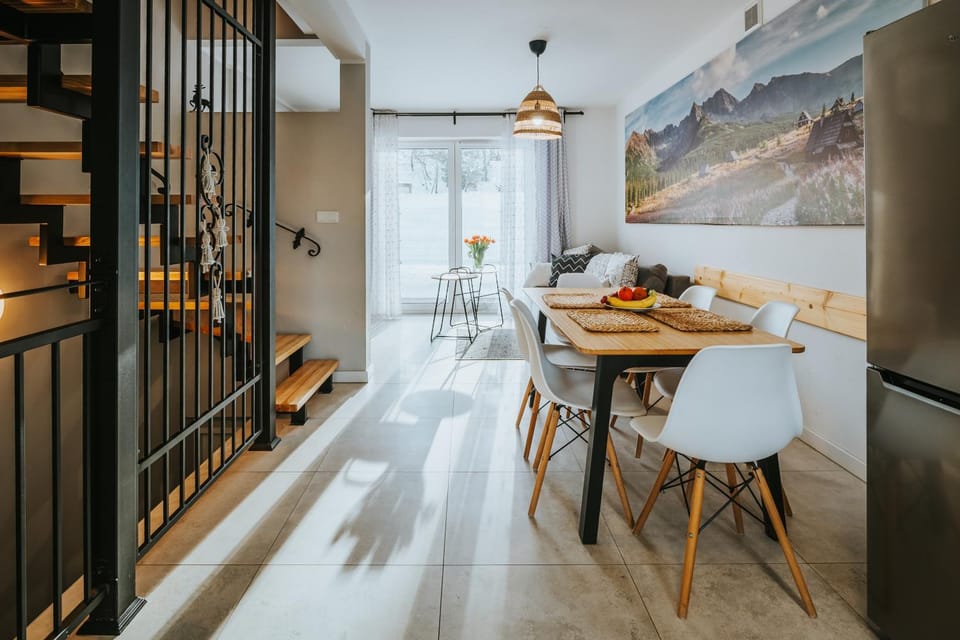Kitchen or kitchenette, Living room, Dining area