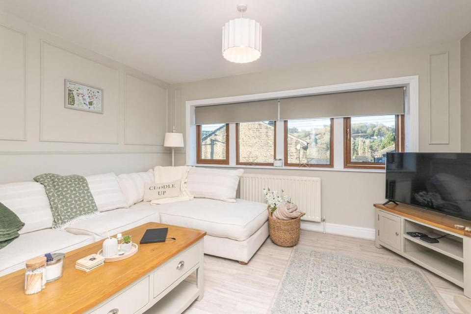 3 bedroom town house in the heart of Haworth House in England