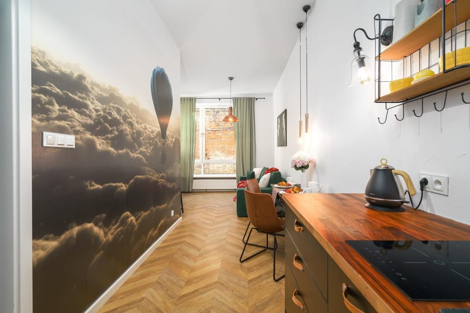 Kitchen or kitchenette, Living room, Seating area, Dining area, hair dresser