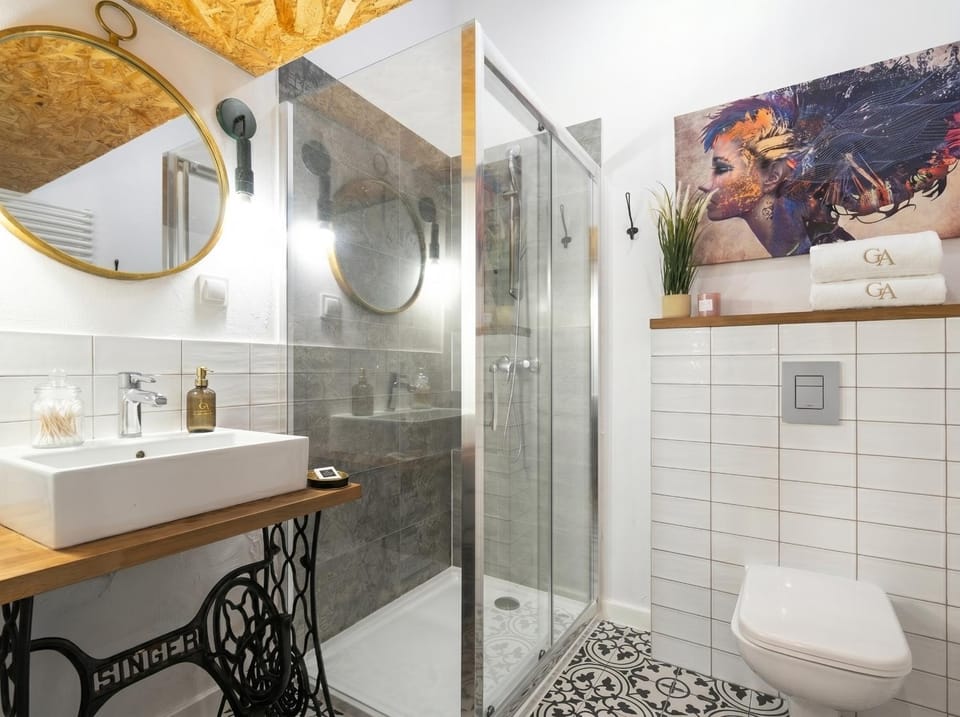 Shower, Toilet, Bathroom, Bath, towels