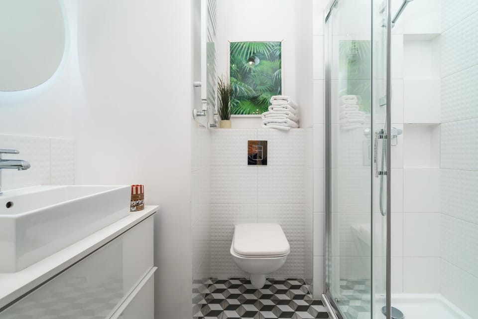 Shower, Toilet, Bathroom, towels