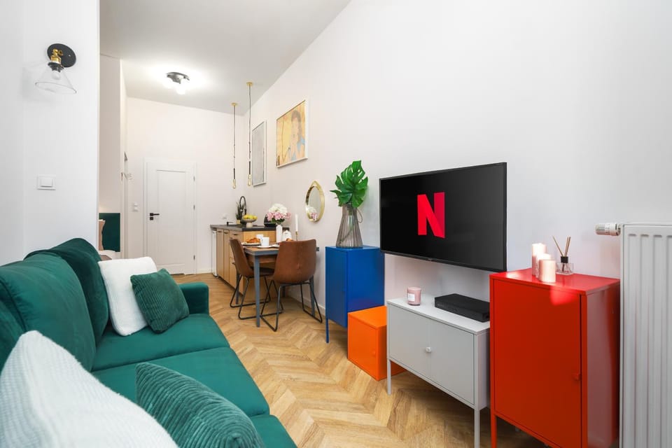 Communal lounge/ TV room, TV and multimedia, Living room, Seating area, Evening entertainment