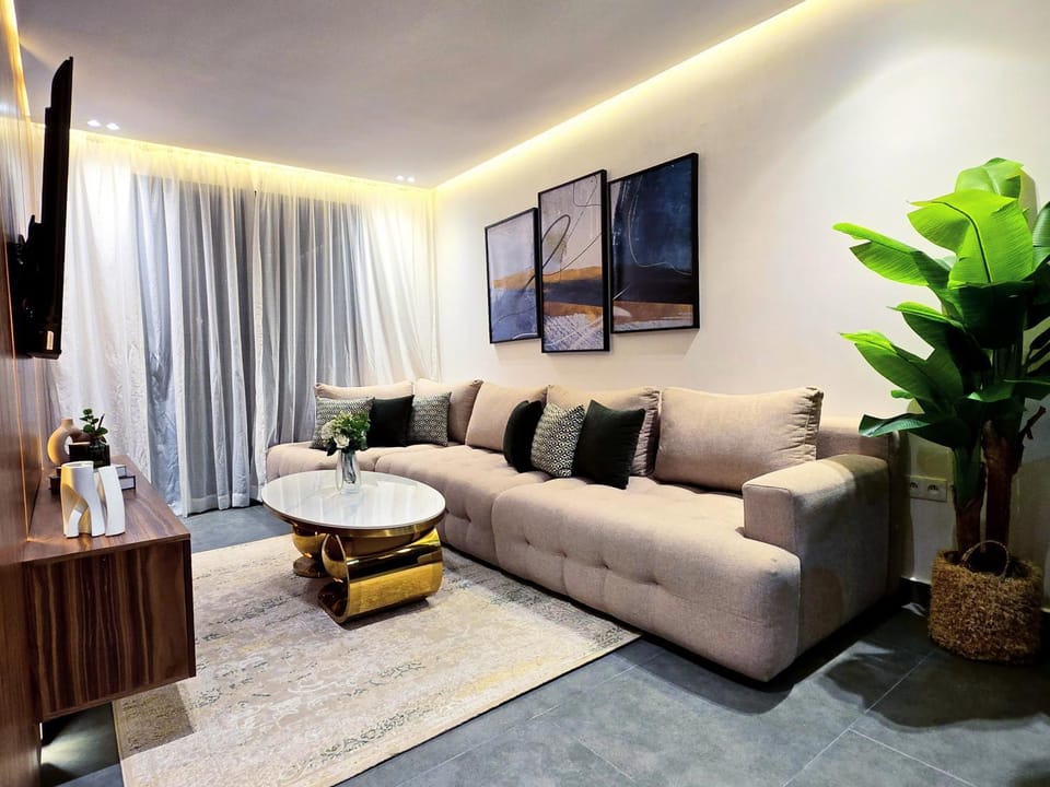 Luxury & Modern Style 1BR, Gueliz-Steps from train Apartment in Marrakesh