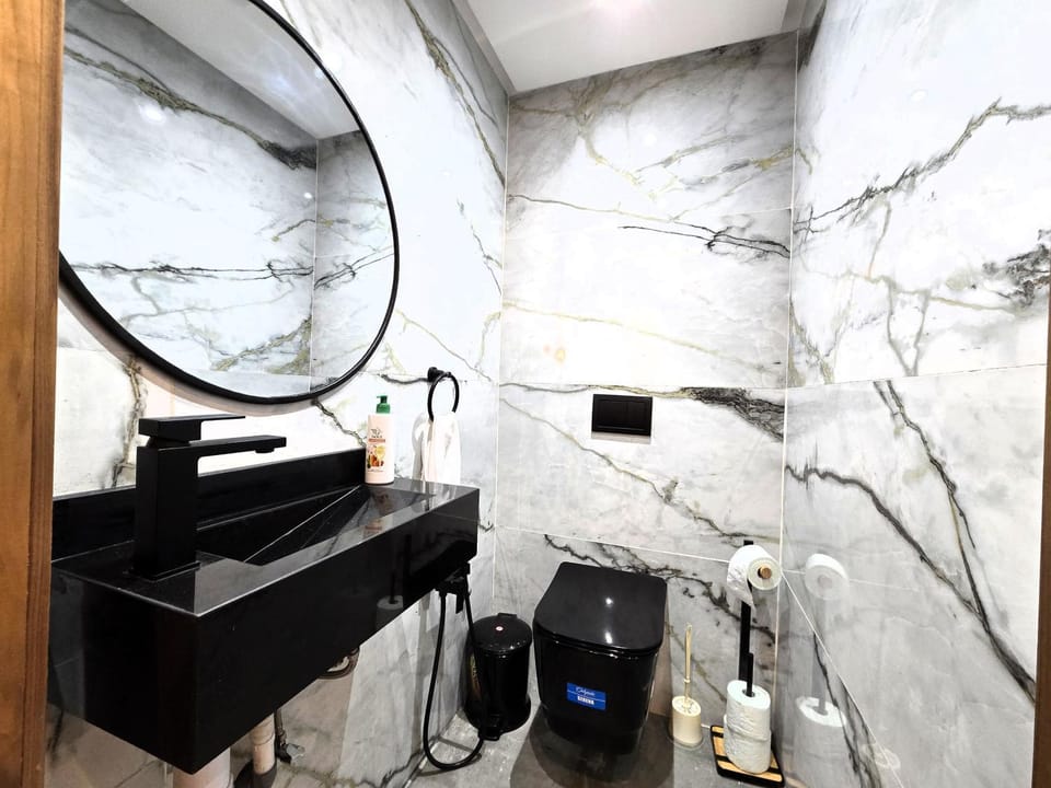 Luxury & Modern Style 1BR, Gueliz-Steps from train Apartment in Marrakesh