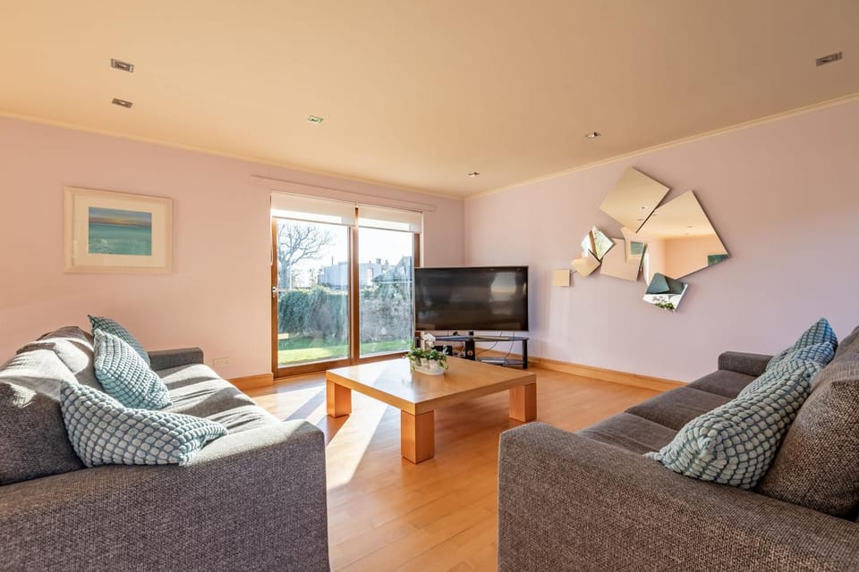 Communal lounge/ TV room, Living room