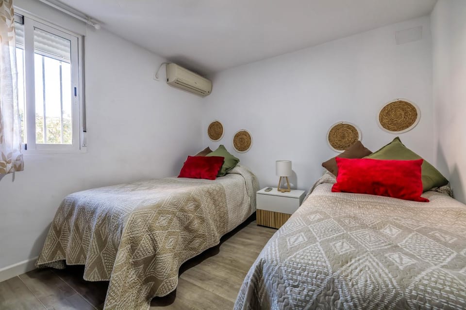 Bed, Photo of the whole room, Bedroom, air conditioner