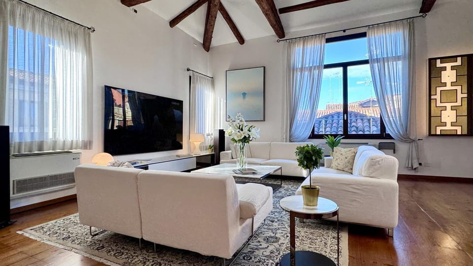 Communal lounge/ TV room, Living room