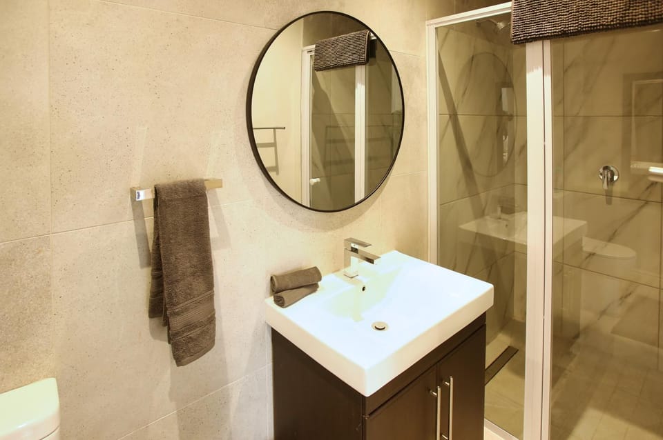Shower, Toilet, Bathroom, towels