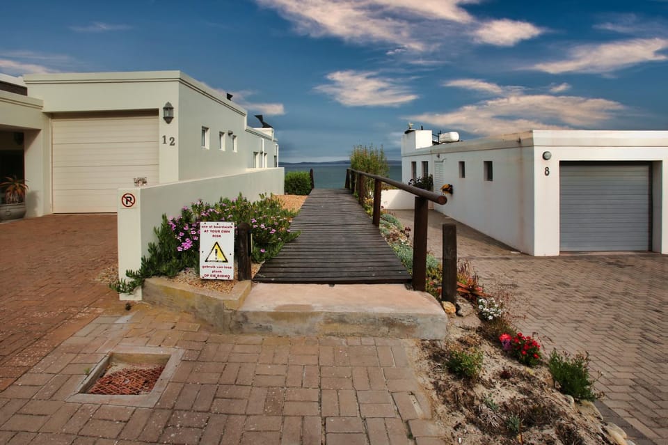 Property building, Day, Neighbourhood, Natural landscape, Street view