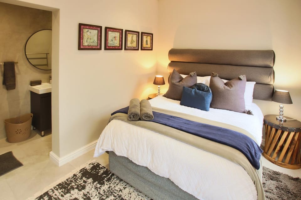 Bed, Bathroom, Bedroom, Inner courtyard view