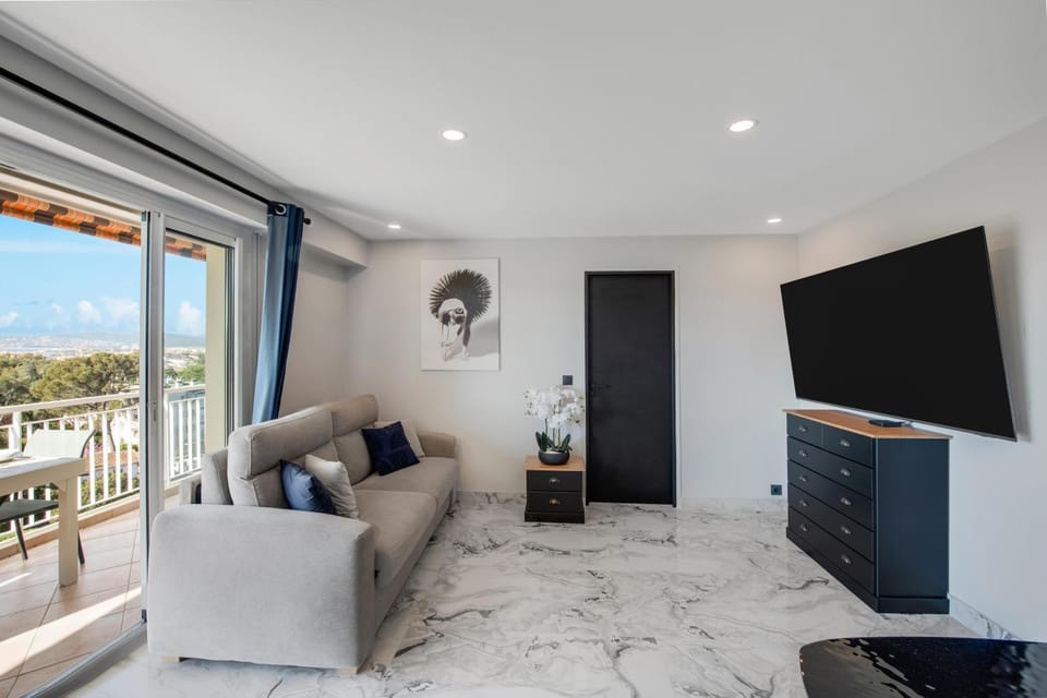 TV and multimedia, View (from property/room), Living room, Seating area