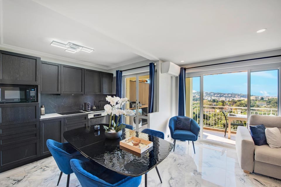 View (from property/room), Kitchen or kitchenette, Living room, Seating area, Dining area