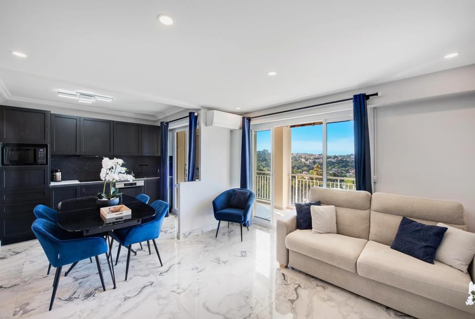 Kitchen or kitchenette, Living room, Seating area, Dining area