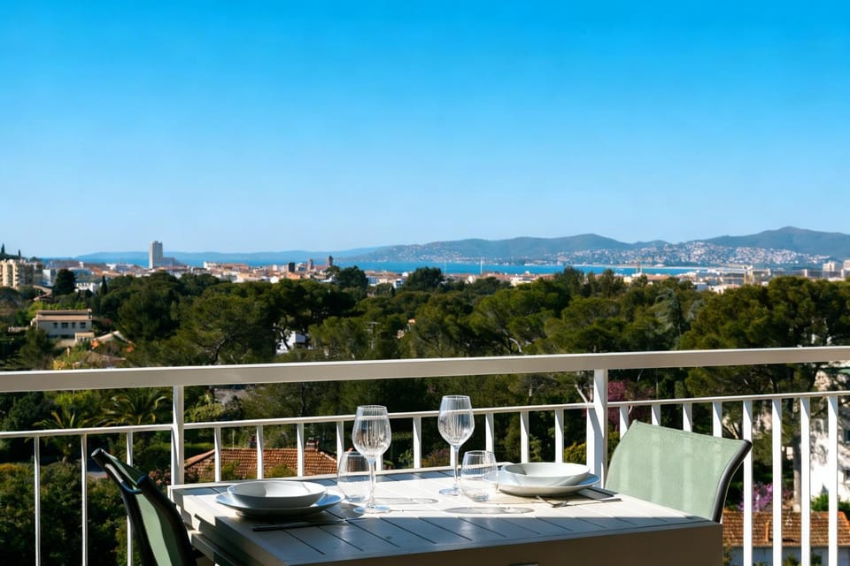 Patio, Day, Natural landscape, View (from property/room), Balcony/Terrace, Dining area, Sea view