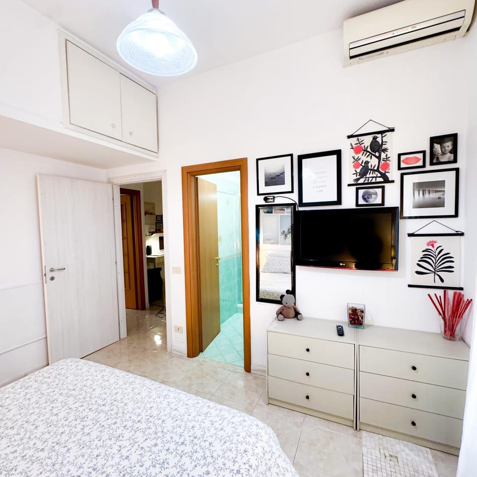 TV and multimedia, Photo of the whole room