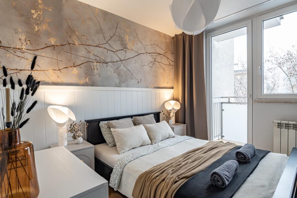 Bed, Bedroom, towels