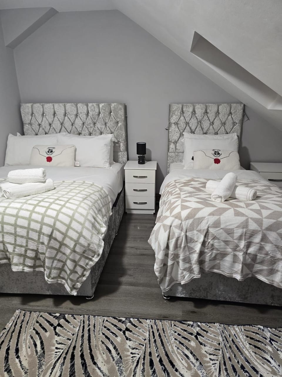Bed, Photo of the whole room, Bedroom