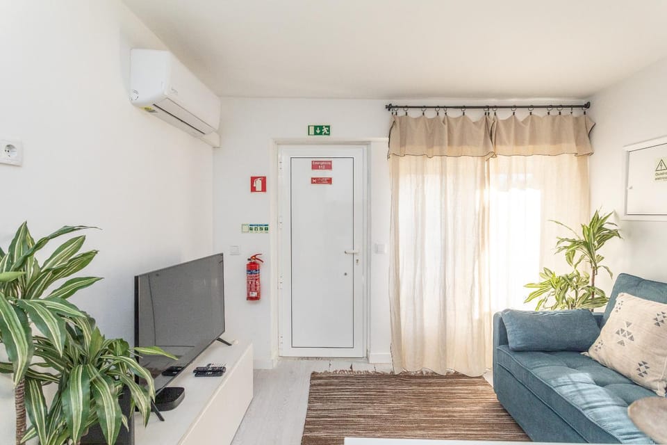 Living room, Seating area, air conditioner