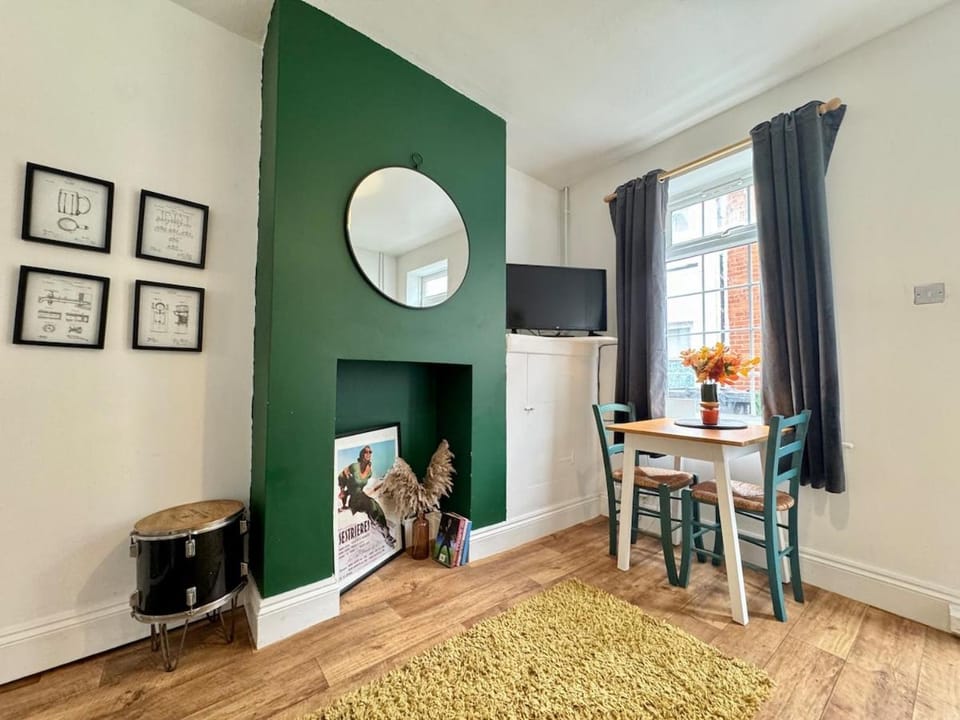 Compact, Quirky & Cosy Home in Central Exeter House in Exeter