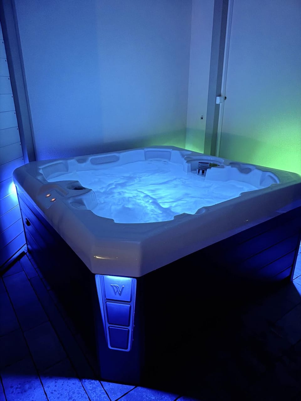 Hot Tub, Hot Tub