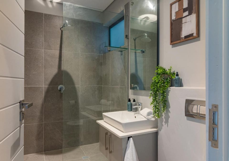 Shower, Bathroom, towels