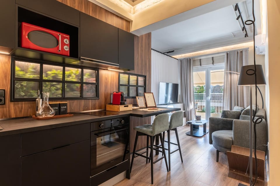 Coffee/tea facilities, Kitchen or kitchenette, oven