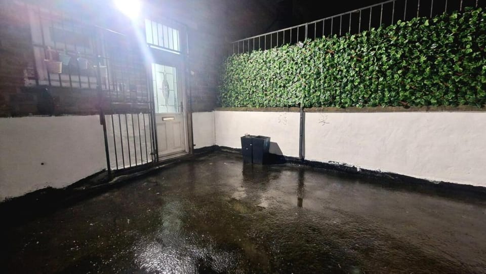 Facade/entrance, Balcony/Terrace