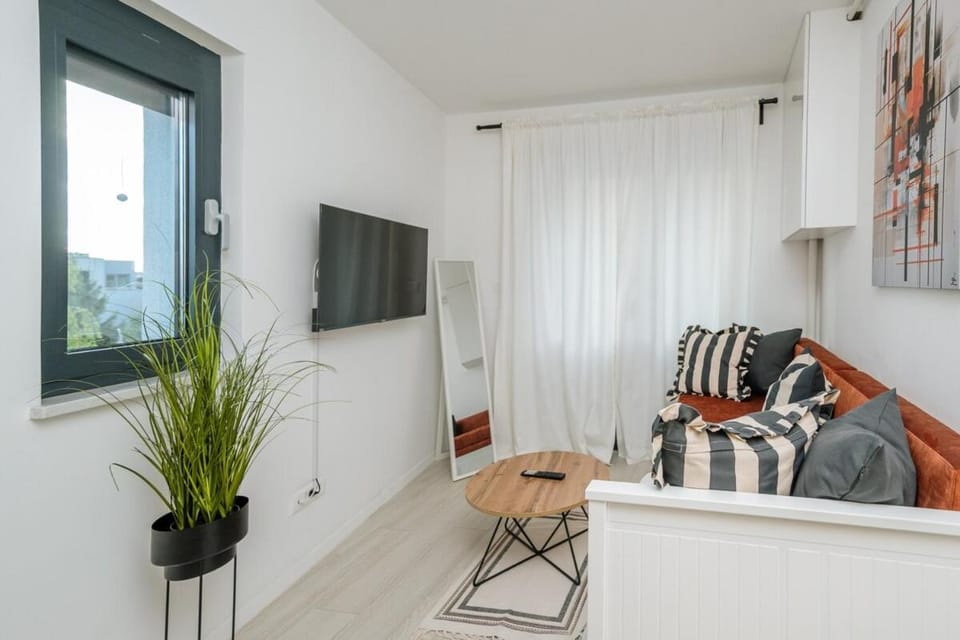 LuxStay Apartments APT2 - Private Parking Apartment in City of Zagreb