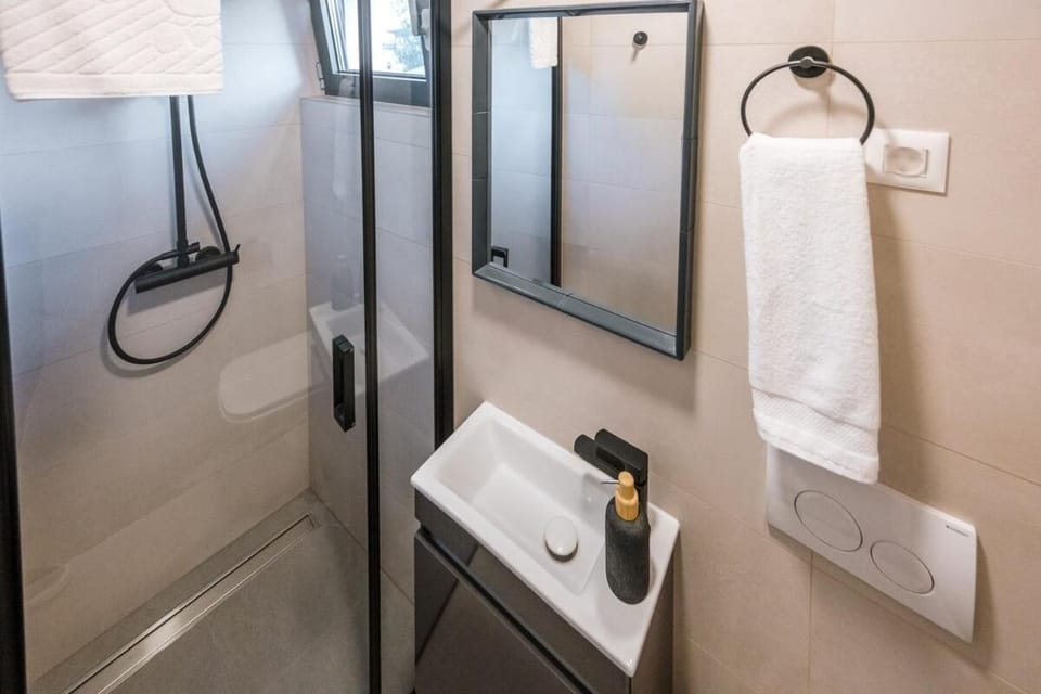 LuxStay Apartments APT2 - Private Parking Apartment in City of Zagreb